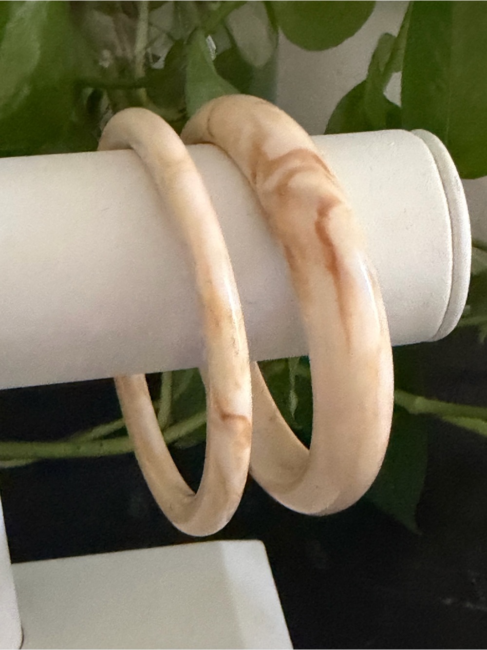 Vintage Cream & Brown Marbled Lucite Bangle Bracelet set 2 - Picture 2 of 3
